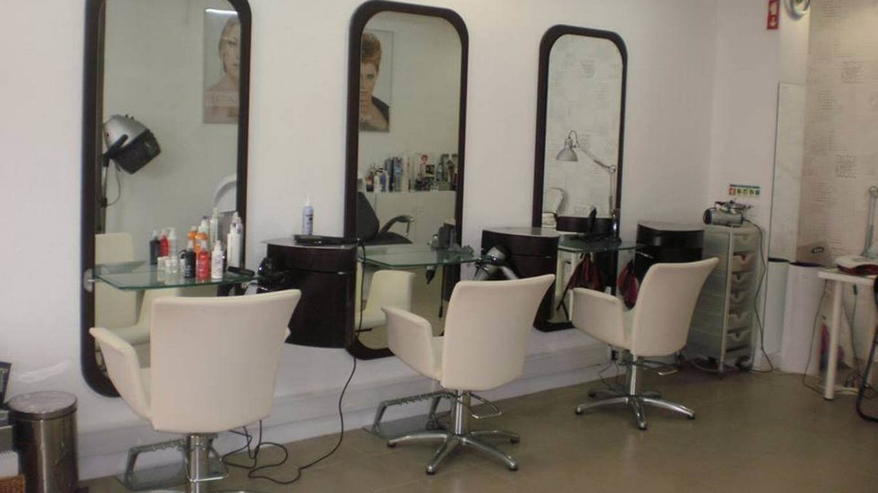 Délia - Cabelos Afro e Europeus